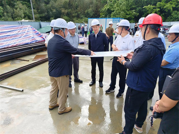 4月28日，市委常务、常务副市长任生调研新安江防洪项目建设情况，星空网站网页版入口-星空online(中国)
副总经理张高峰陪同调研。.jpg