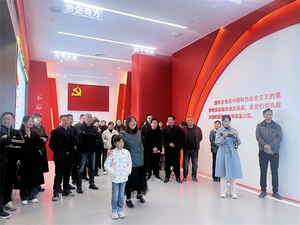 11月30日，星空网站网页版入口-星空online(中国)
纪委联合集团妇联开展“树清廉家风，建幸福家园”家庭助廉活动，为营造风清气正的企业政治生态贡献家庭力量。活动邀请了集团各支部书记、近两年来新任职的集团中层干部及其家属等40余人参加，以别样方式共话家风建设，共筑廉洁防线1。.jpg