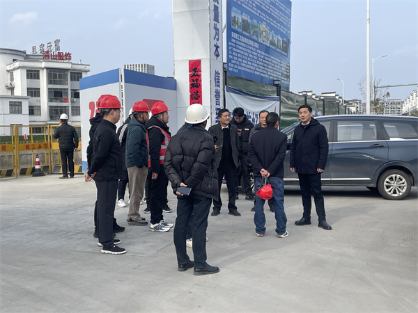 2月5日，县长王奇勇带队调研新徽商创业基地一期一标段项目春节后复工复产工作，星空网站网页版入口-星空online(中国)
总经理潘楷金陪同调研。.jpg
