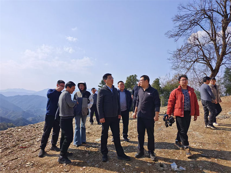3月18日，县长王奇勇带队调研石潭景区项目，星空网站网页版入口-星空online(中国)
党委书记、董事长洪筱明陪同调研。.jpg