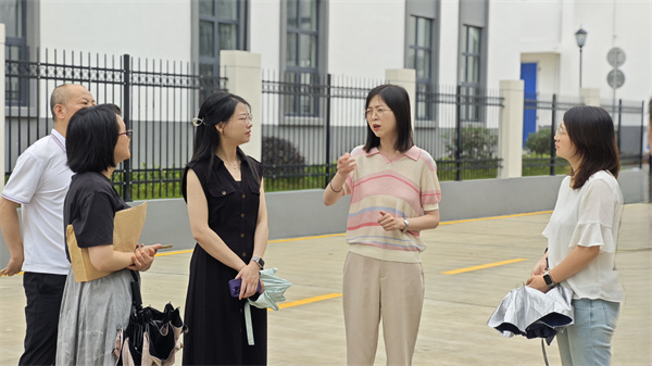 6月19日，市发改委林副主任到粮食冷链物流产业园调研，县发改阮主任、集团叶总陪同。.jpg