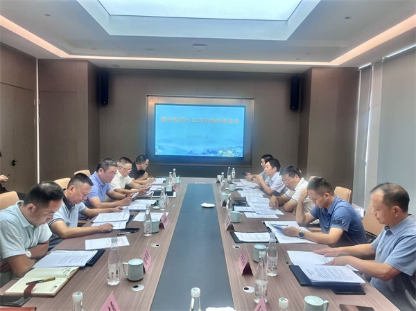 10月16日下午，王县主持召开富丰新城片区项目建设推进会，县领导戴维、张晖，洪董、余总及相关县直单位参加会议。.jpg