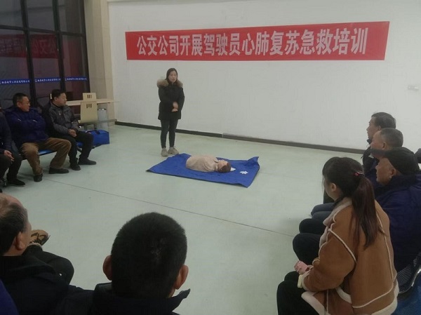 26.2.5心肺复苏应急演练.jpg