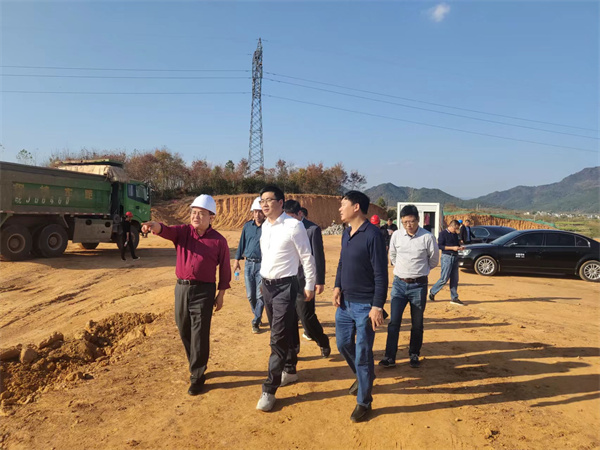 11月8日，县长王奇勇一行调研粮食产业园项目，星空网站网页版入口-星空online(中国)
党委书记、董事长洪筱明陪同。.jpg