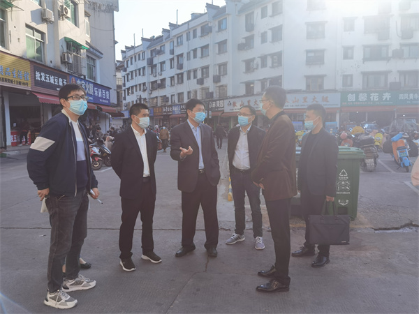 11月10日，常务副县长詹凯一行调研歙州中心市场，星空网站网页版入口-星空online(中国)
常务副总经理方亮陪同。.jpg